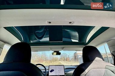 Седан Tesla Model 3 2020 в Львові