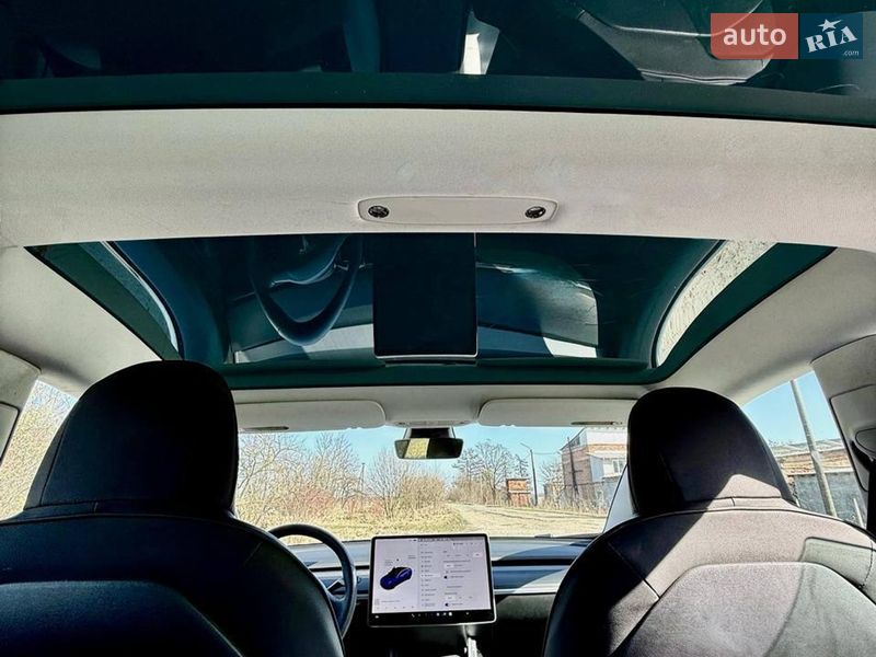 Седан Tesla Model 3 2020 в Львові