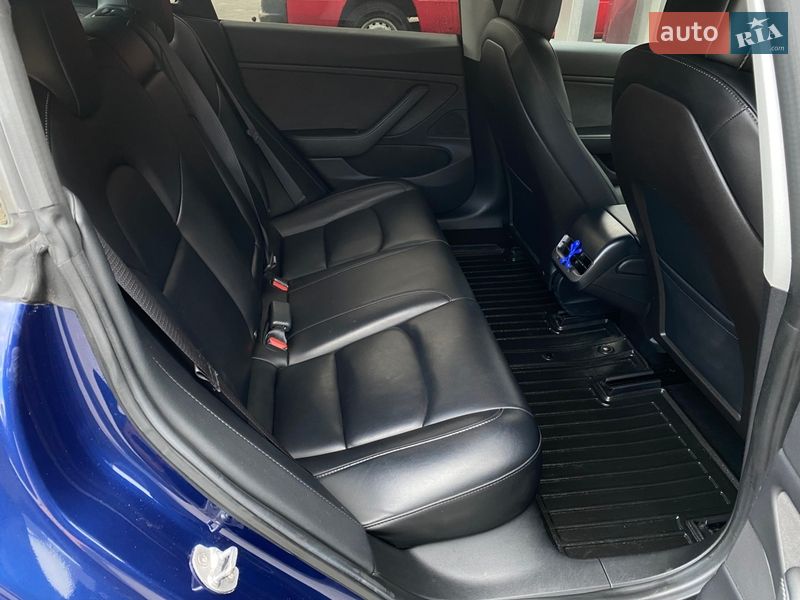 Седан Tesla Model 3 2019 в Ужгороде