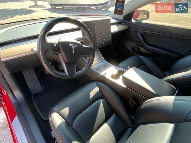 Седан Tesla Model 3 2018 в Одесі