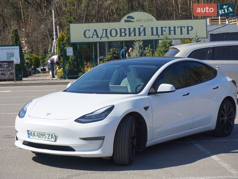 Седан Tesla Model 3 2019 в Киеве