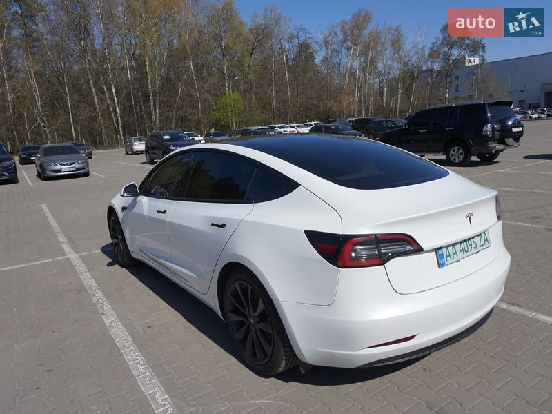 Седан Tesla Model 3 2019 в Киеве