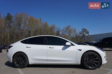 Седан Tesla Model 3 2019 в Киеве