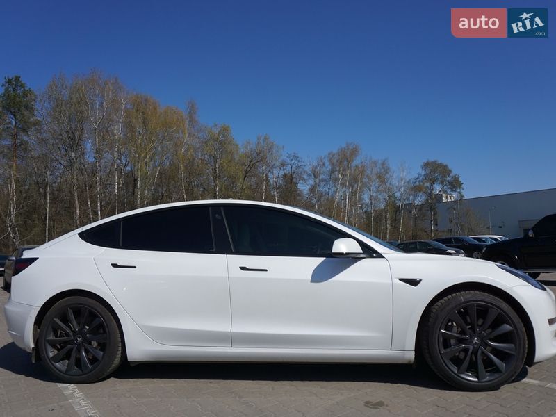Седан Tesla Model 3 2019 в Киеве