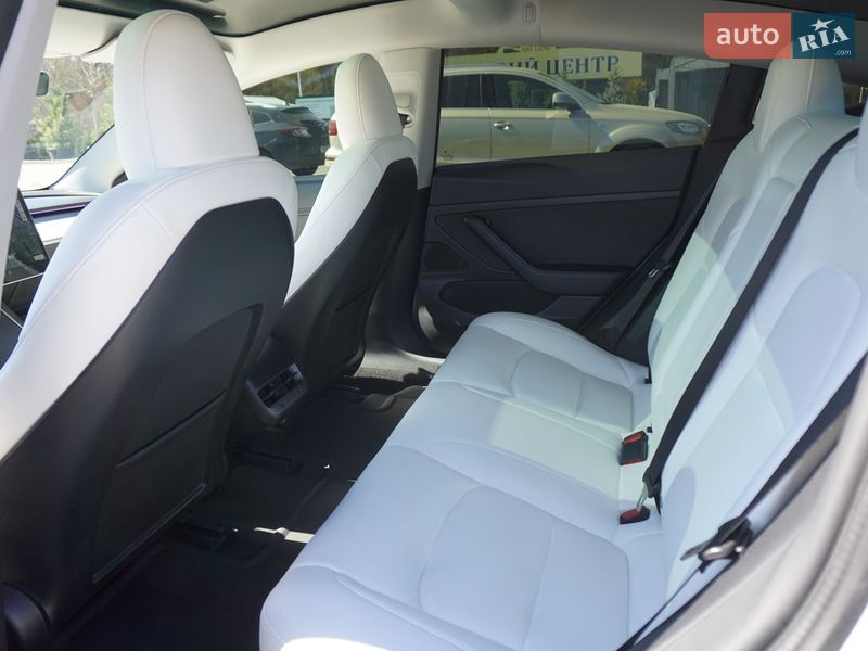 Седан Tesla Model 3 2019 в Киеве