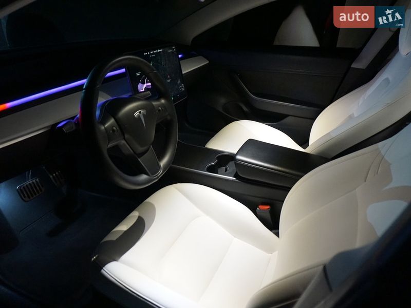 Седан Tesla Model 3 2019 в Киеве