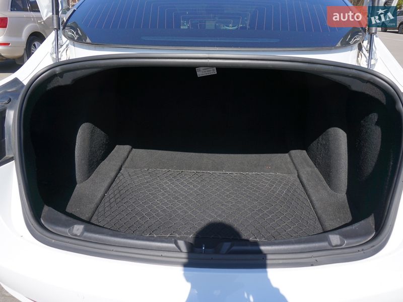 Седан Tesla Model 3 2019 в Киеве