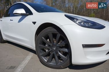 Седан Tesla Model 3 2019 в Киеве