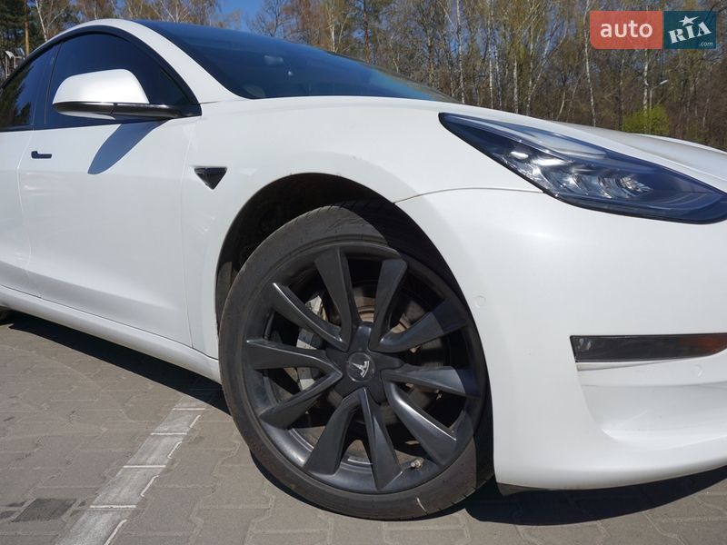 Седан Tesla Model 3 2019 в Киеве
