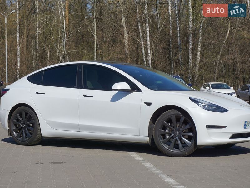 Седан Tesla Model 3 2019 в Киеве