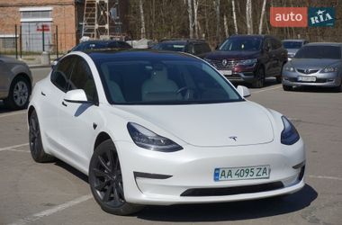 Седан Tesla Model 3 2019 в Киеве