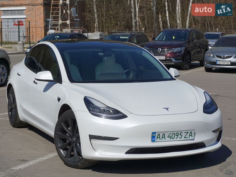 Седан Tesla Model 3 2019 в Киеве