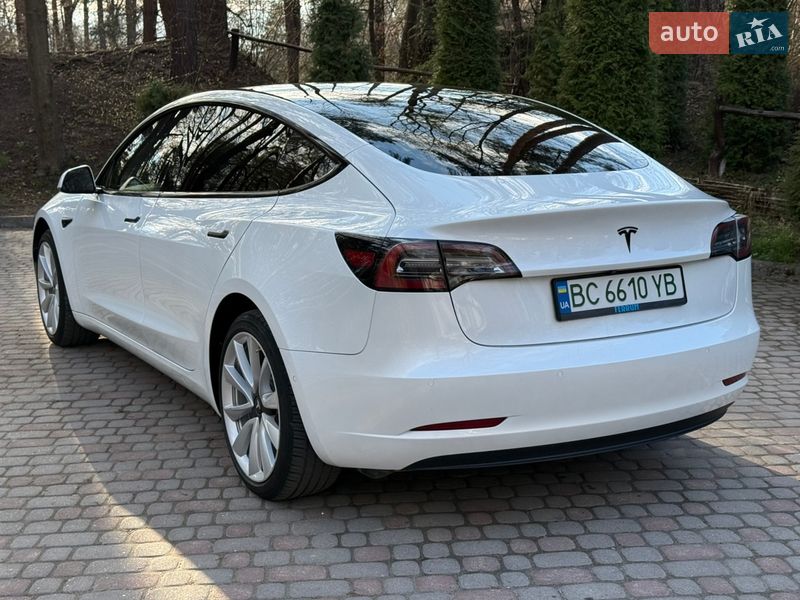 Седан Tesla Model 3 2020 в Дрогобыче