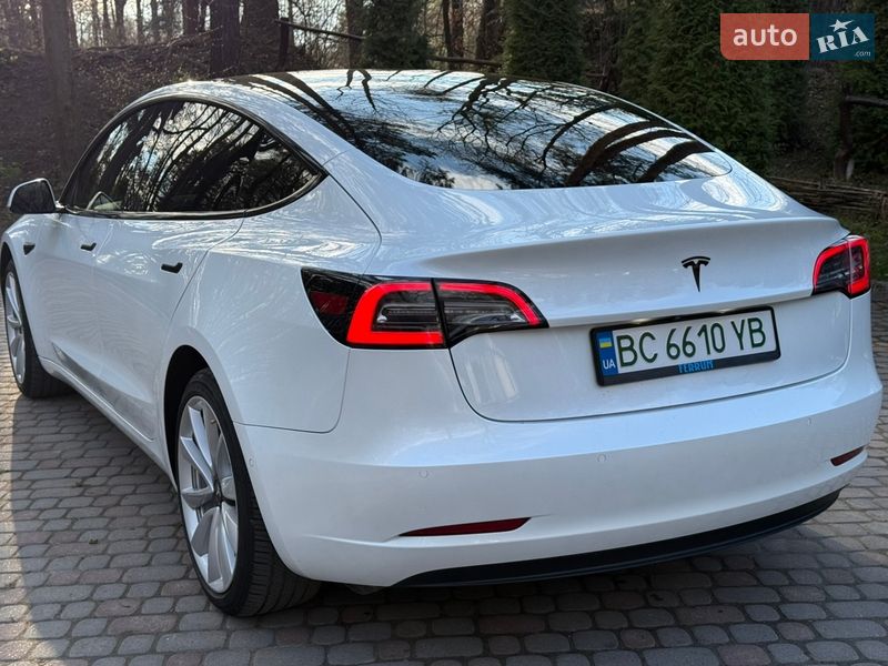 Седан Tesla Model 3 2020 в Дрогобыче