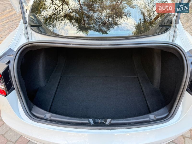 Седан Tesla Model 3 2020 в Дрогобыче