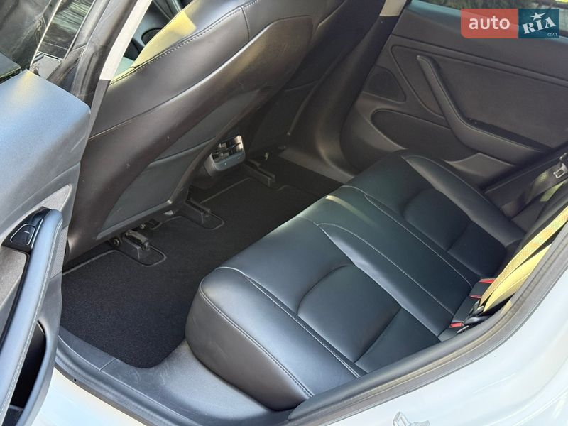 Седан Tesla Model 3 2020 в Дрогобыче