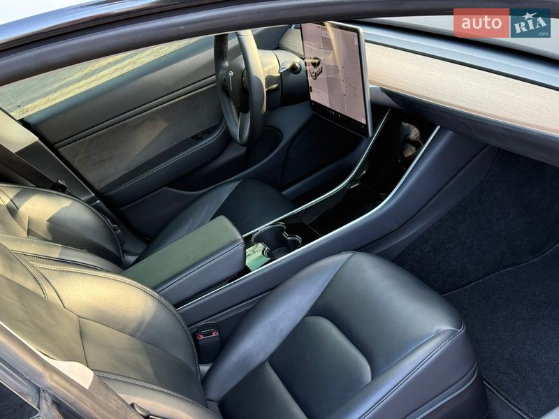 Седан Tesla Model 3 2020 в Дрогобыче