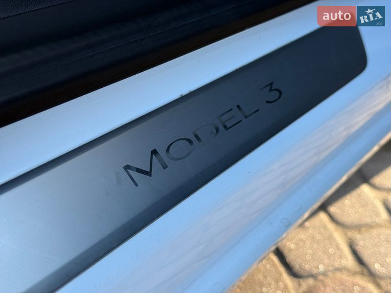 Седан Tesla Model 3 2020 в Дрогобыче