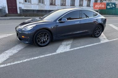 Седан Tesla Model 3 2020 в Радомишлі