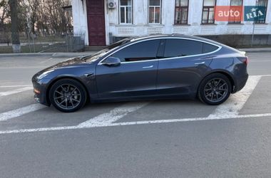 Седан Tesla Model 3 2020 в Радомишлі