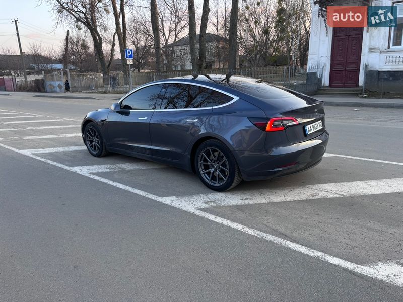 Седан Tesla Model 3 2020 в Радомишлі