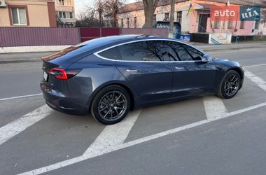 Седан Tesla Model 3 2020 в Радомишлі
