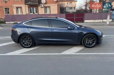 Седан Tesla Model 3 2020 в Радомишлі