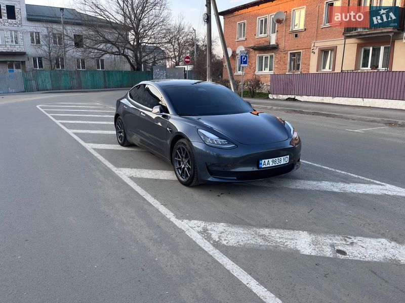 Седан Tesla Model 3 2020 в Радомишлі