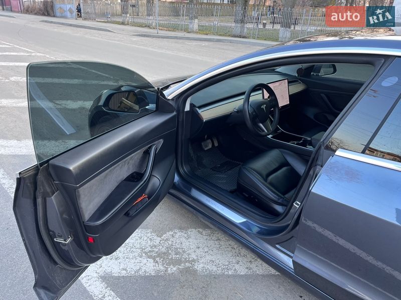 Седан Tesla Model 3 2020 в Радомишлі