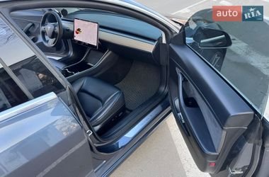 Седан Tesla Model 3 2020 в Радомишлі