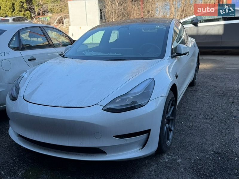 Седан Tesla Model 3 2022 в Києві