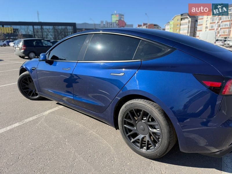 Седан Tesla Model 3 2024 в Киеве