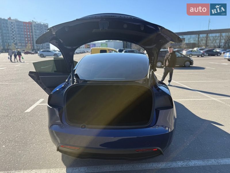 Седан Tesla Model 3 2024 в Киеве