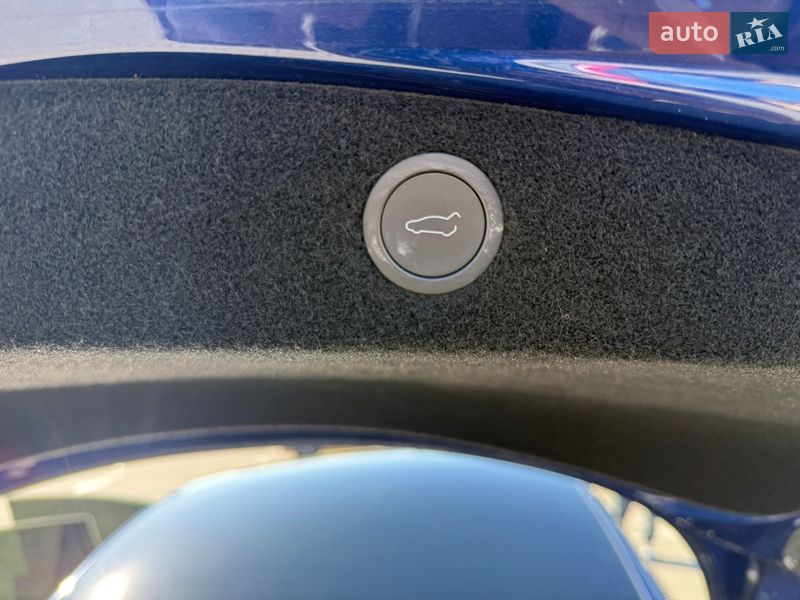 Седан Tesla Model 3 2024 в Киеве