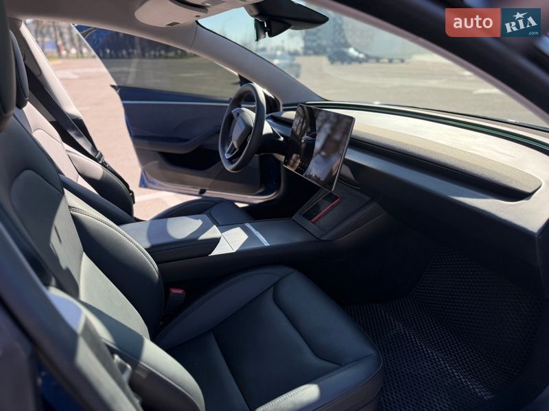 Седан Tesla Model 3 2024 в Киеве