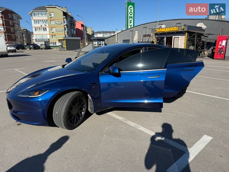 Седан Tesla Model 3 2024 в Киеве