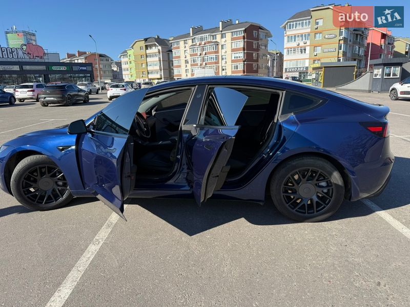 Седан Tesla Model 3 2024 в Киеве