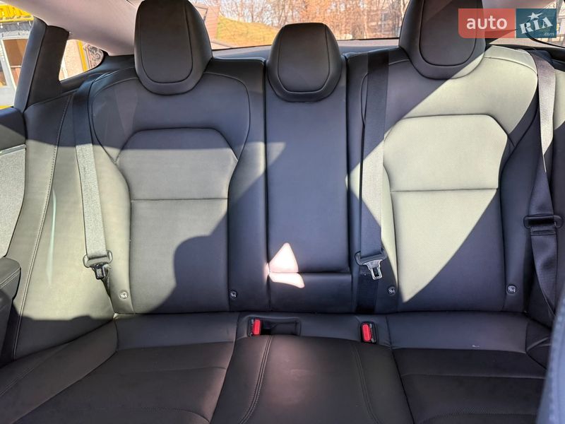 Седан Tesla Model 3 2024 в Киеве