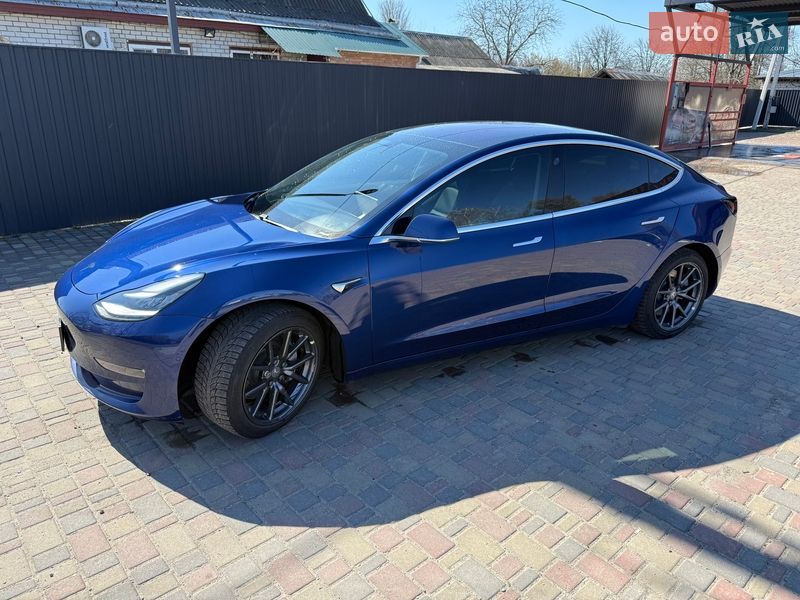Седан Tesla Model 3 2018 в Смілі
