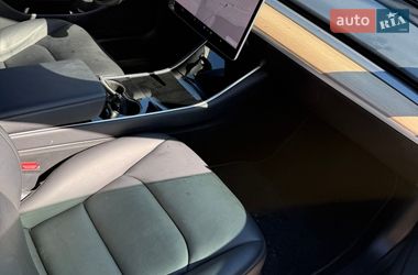 Седан Tesla Model 3 2018 в Смілі