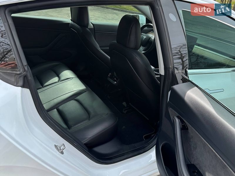 Седан Tesla Model 3 2018 в Кривом Роге