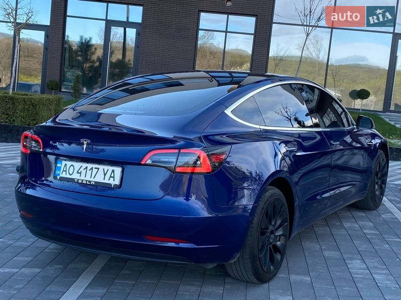 Седан Tesla Model 3 2019 в Ужгороде