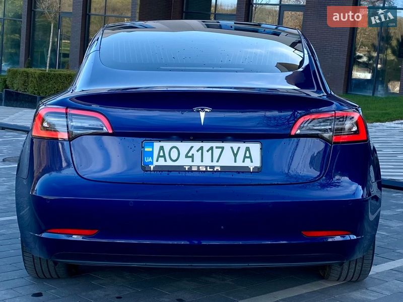 Седан Tesla Model 3 2019 в Ужгороде