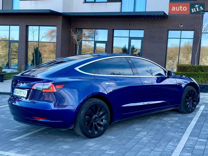 Седан Tesla Model 3 2019 в Ужгороде