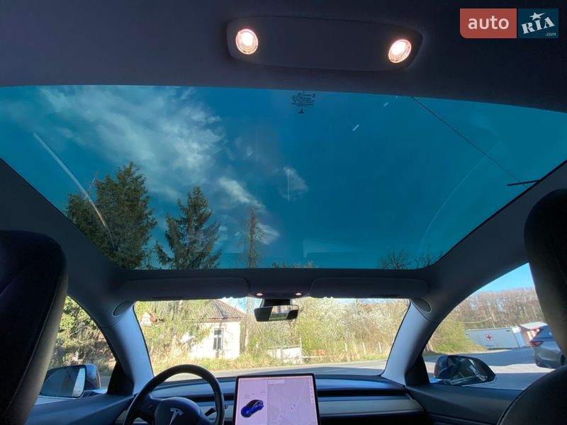 Седан Tesla Model 3 2019 в Ужгороде