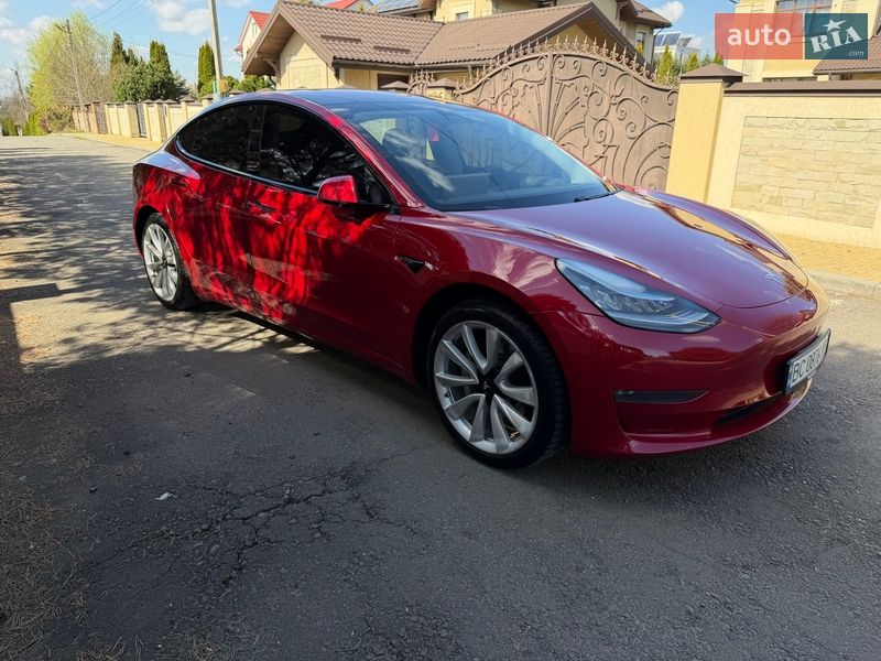 Седан Tesla Model 3 2018 в Львове
