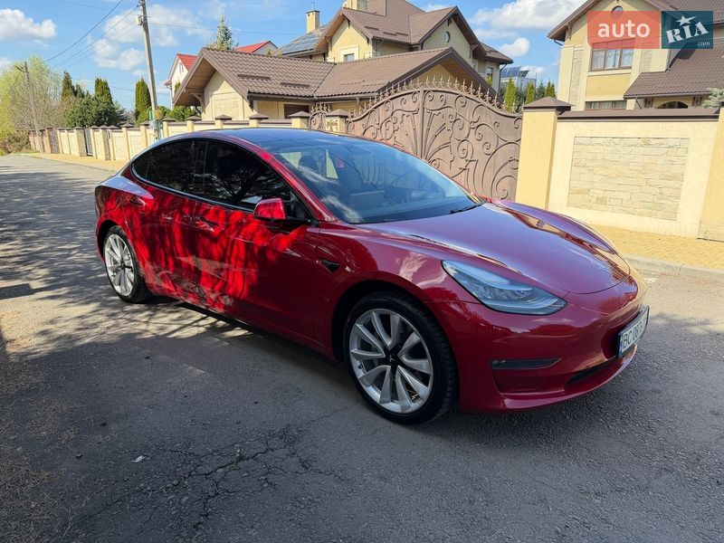 Седан Tesla Model 3 2018 в Львове