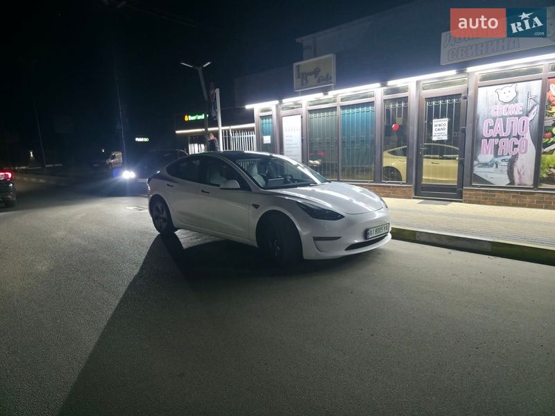 Седан Tesla Model 3 2020 в Києві