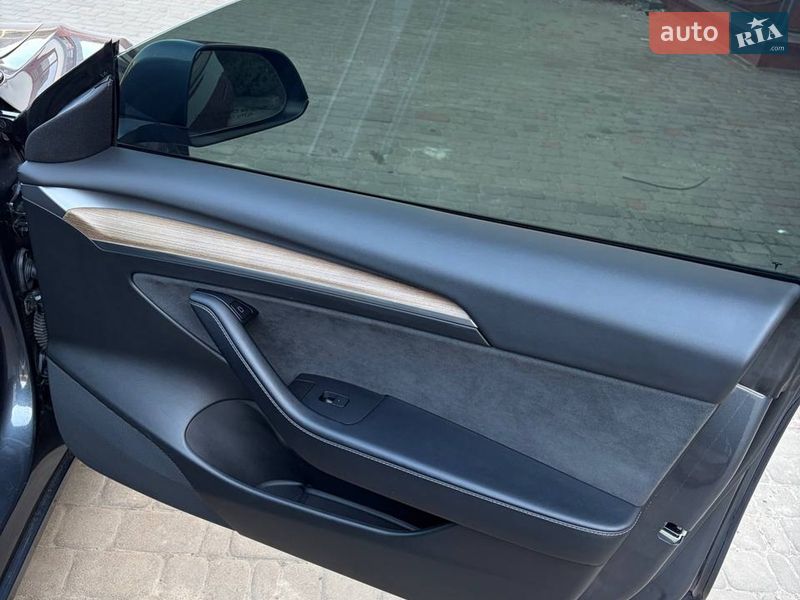 Седан Tesla Model 3 2022 в Луцьку