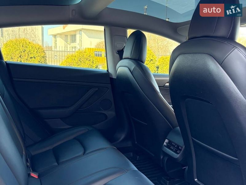 Седан Tesla Model 3 2022 в Луцьку